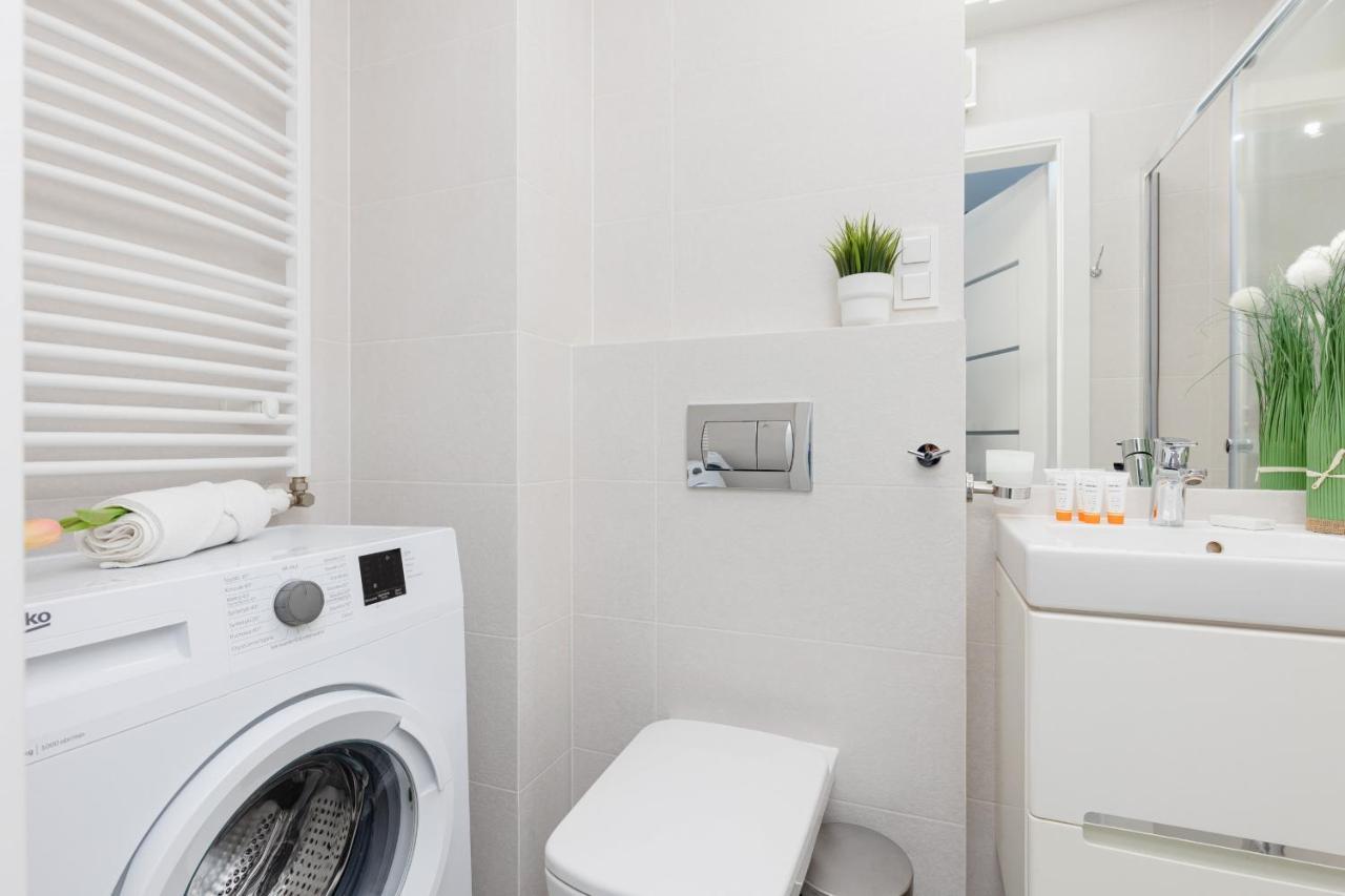 Studio With Balcony Warsaw Kokoryczki By Noclegi Renters Exteriér fotografie