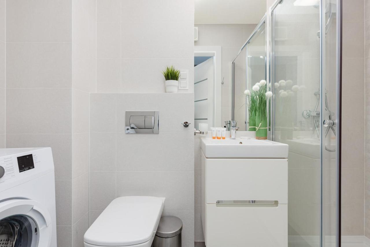 Studio With Balcony Warsaw Kokoryczki By Noclegi Renters Exteriér fotografie